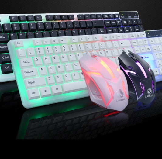Plug and play wired keyboard with full-size keys and responsive mouse