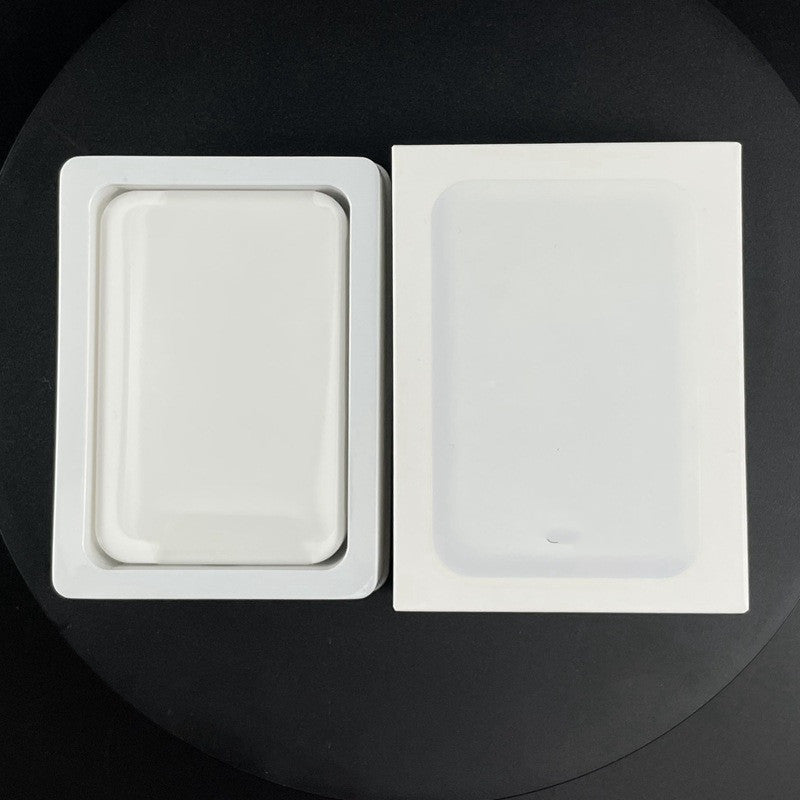 Portable 5000mAh magnetic wireless charger designed for iPhone and Qi-enabled smartphones